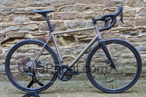 Enigma Etape ficha-técnica e avaliações